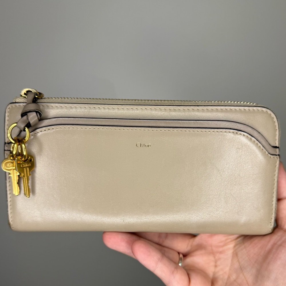 Chloé Beige Leather Long Wallet w/ keys Preowned